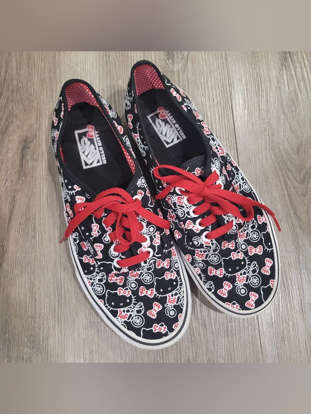 Vans x Hello Kitty Black & Red Low Top Sneakers Womans 9/ Mens 7.5